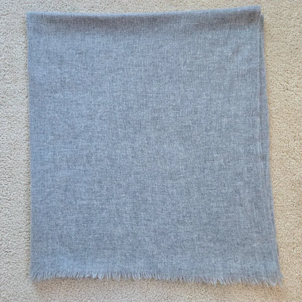 MASSIVE Cashmere Woven Wrap Grey *TINY HOLE*
